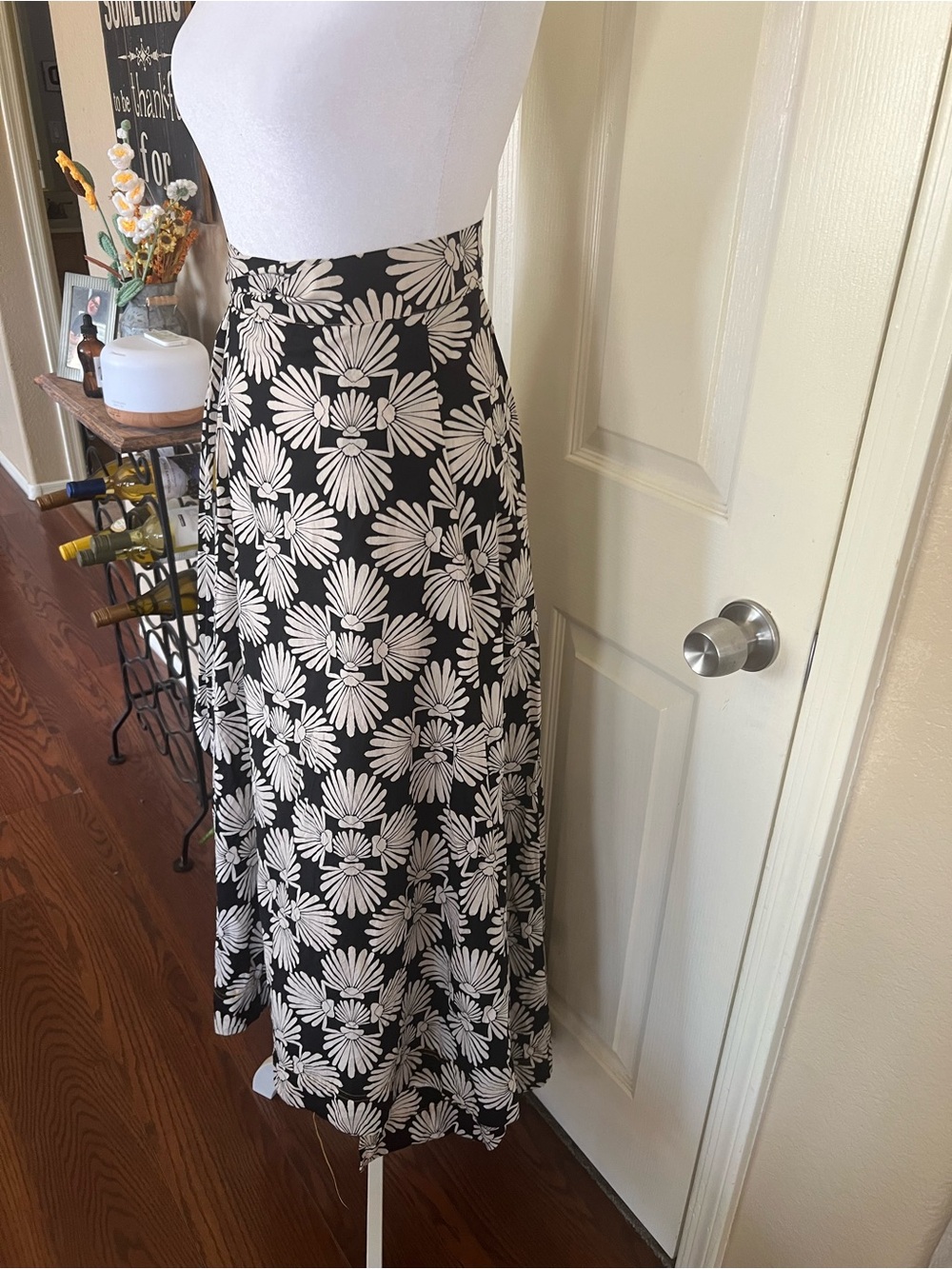 Free People Black Cream Floral Wrap Midi Skirt Handkerchief Hem Boho - Picture 7 of 10